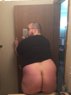 gordo4gordo4superchub:  mikebigbear:cleverbearpun:  Have a booty pic because it’s been on my phone for like a week and my booty game was on point that night.  Mmm that’s one juicy hot ass  Hot ass