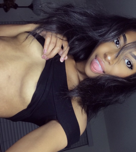 baemax-mfc:  A lil underboob never hurt anybody  You are gorgeous. 