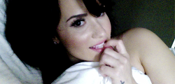 kevinmadera:  bewwbs:  holy fuck demi  wearing makeup in bed.. lookin like she got some stank ass morning breath 