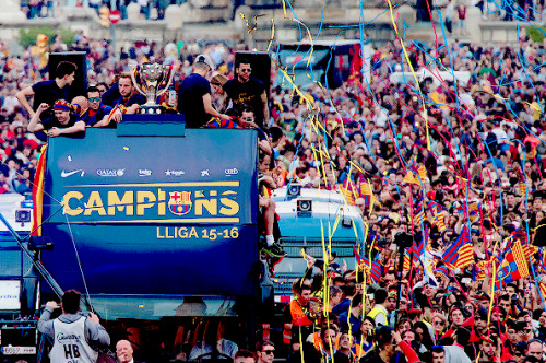 holamessi:  FC Barcelona players celebrate on an open top bus during their victory parade after winning the Spanish La Liga on May 15, 2016 in Barcelona, Spain. 