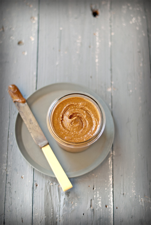 noperfectdayforbananafish: almond butter maison (by barbaraT pane&amp;burro)