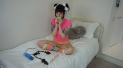 averyconfusingcouple:   💕  DP BABY  💕     It’s way too hot today and this little button is bored! Mummy soon finds me something fun to do though ^_^ I am told to fill ALL of my holes! My pussy with a dildo, my ass with a inflatable plug and my