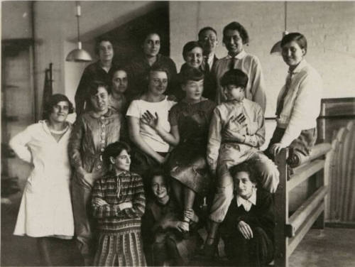 bauhaus-movement:
“Lotte Beese, Life at the Bauhaus, group portrait of women weavers in the Weaving Workshop (Webereiwerkstatt), 1927.
(Top row, left to right) Unknown, Marli Heimann, Gertrud Arndt, Meister Wanke, Gunta Stölzl.
(Middle, left to...