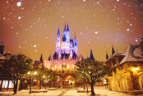 mickeyandcompany:  Disney Christmas Countdown [07/??]: Tokyo Disneyland under snow