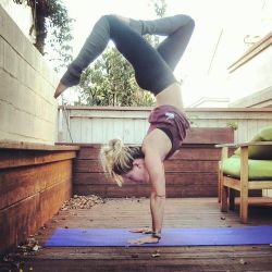 Girls-Do-Yoga:  Yoga Girl Http://Girls-Do-Yoga.blogspot.com/