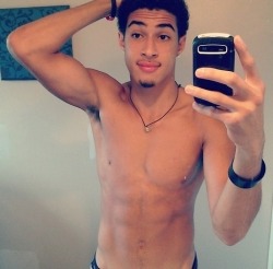 welcometothelifeofquan:  extranoboys:      He Cute