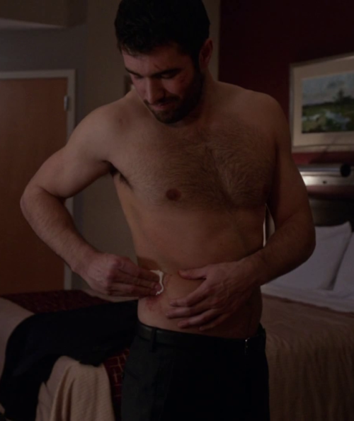 hotashellcelebmen:  More here :https://auscaps.me/2017/11/29/josh-bowman-shirtless-in-time-after-time-1-11-i-fall-behind/