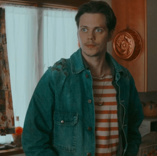 bill skarsgård - mickey icons of course we are going to talk about thislike or reblog if you use the