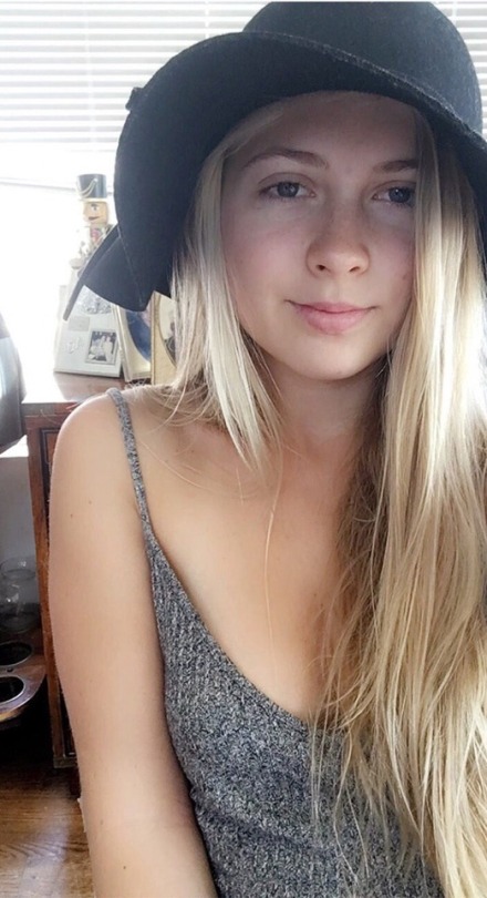 therealdeal1313:  flyingfoilbutt:  If this gets 20 notes by the end of the night, I’ll show you all the rest of her 😉Girls as always send in nudes to be featured  Would love to see the rest 