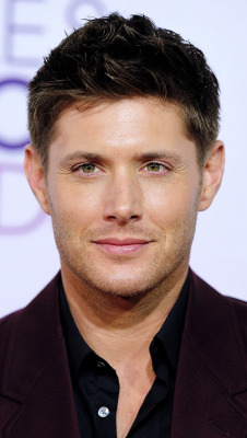 iamsupernaturalsbitch:  Jensen Ackles - PCA Red Carpet 2013 