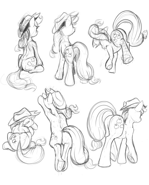 dshou:tsitra360:Bunch of sketches focusing from the back perspective. Challenging, had to keep in mind of the spine placement and how the belly would overlap.  Back poses are quite lovely considering how rarely people draw it, but also in that sense it’s