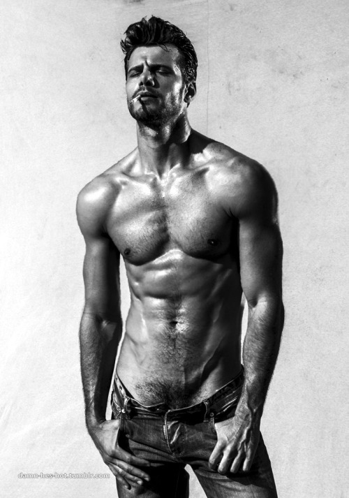 damn, he's hot!