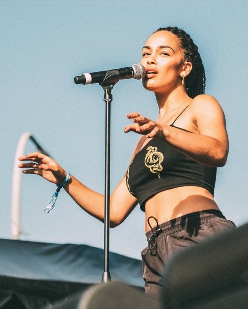 XXX fansofjorja:    Jorja Smith performing at photo