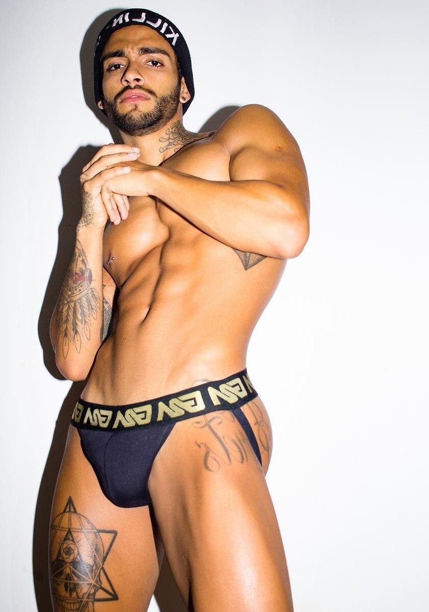 wearthestrap:  