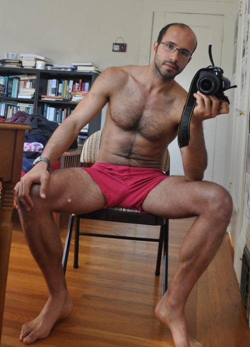 dadsgaysandnerds:  manly-vigour:   ”The Camera”  Super hot guy! but needs better underwear to frame that amazing bod! 