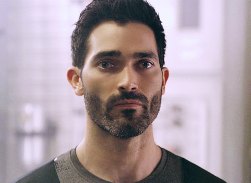 feelsforsterek: Tyler Hoechlin as Ian Yerxa in Another Life: Across The Universe (S01E01)