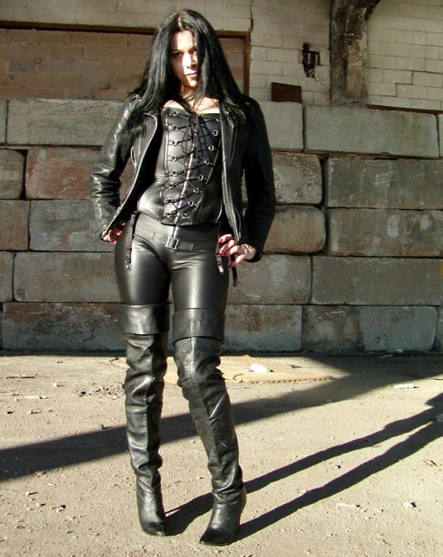 gimmeleatherandboots: gimmeleatherandboots.tumblr.com/