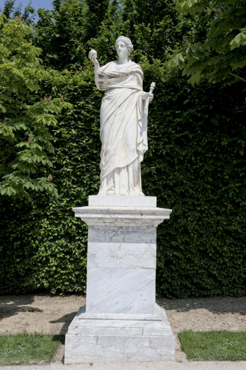 greekromangods:Juno of Smyrna1689Simon Mazière (1649–1722), after the antiqueWhite marb