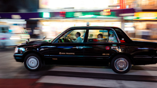 tokyostreetphoto: Peering out the Window, Shibuya 渋谷
