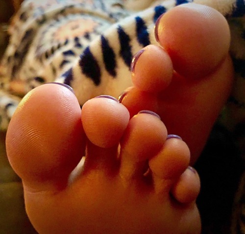 focusedonfeet:  🍭Lollipop-toes