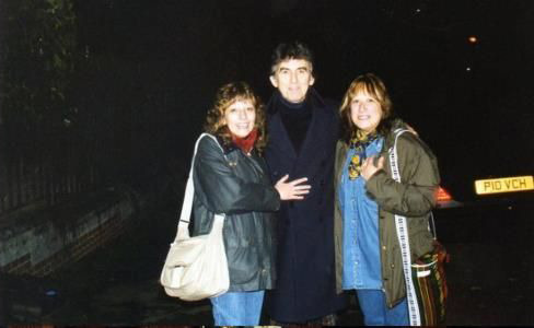Argentinian fans Cecilia and Cristina at Friar Park with the Harrison family. (Dec. 1998)“Cris