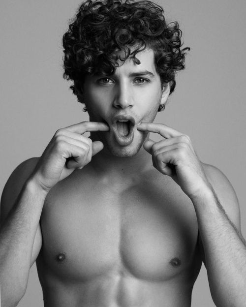 finelookinguys: Eyal Booker