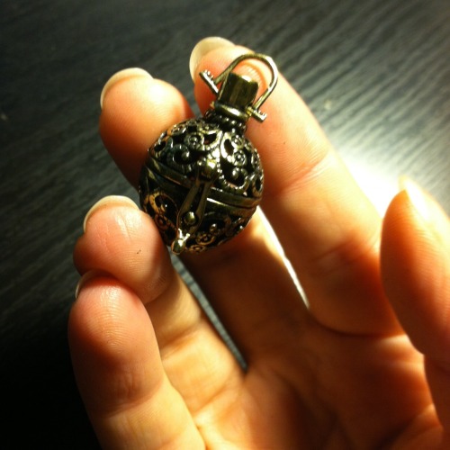 Aw yiss. My mother bought me a locket like the one in Rosemary&rsquo;s Baby.. now who has some tanas