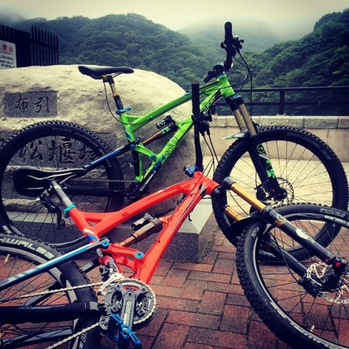 tothenexttrail: #transitionbikes #covert #27.5 #anvl #chrisking #fox LOVE BIKE! 念願のW-COVERT Session 