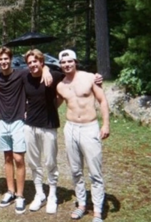 Jamie Baby, Could You STOP BEING A WHORE (lie Please Continue Tysm You’re Making Me Drool) AND SIGN