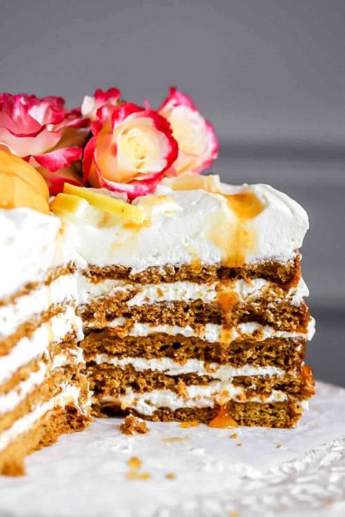 sweetoothgirl: Honey Lemon Cake (Mézes Kremes)