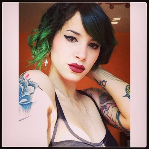 fridahsg:  Happy Sunday Sweethearts!!😘😘 #suicidegirls #girlswithtattoo #tattoedgirls #greenhair 