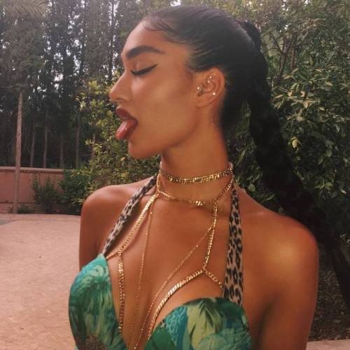 LOVELY HOE