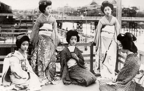 Unknown, Geishas, Japan, 1910