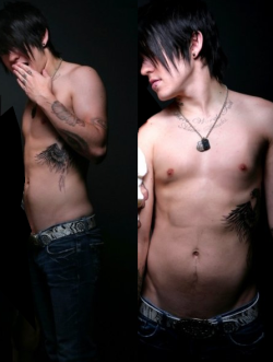 finest-of-bands:  Kenneth Nixon - Framing Hanley ~shirtless band blog