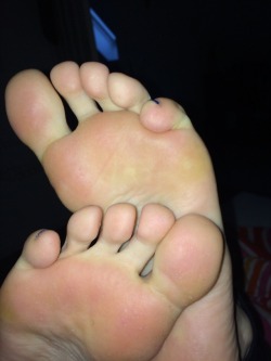 feetgirly94:  Lick my soles 