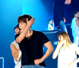 leedonghei: i can only look at his arms 8) 