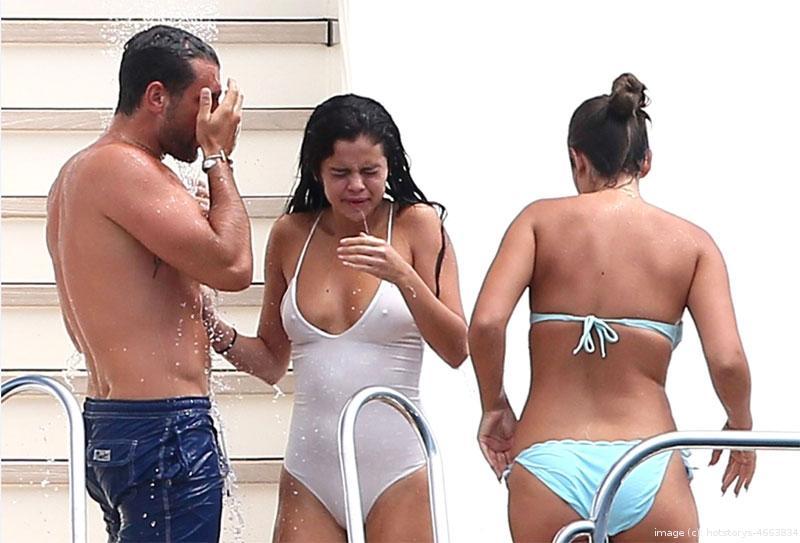 Selena gomez hot bikini