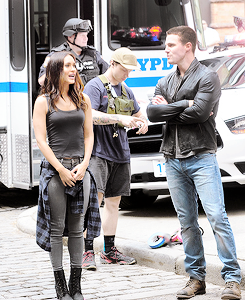 felicitys-smoaks:Stephen Amell filming Teenage Mutant Ninja Turtles 2 with Megan Fox on May 12, 2015