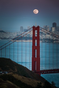 e4rthy:  Moon Rise over San Francisco by