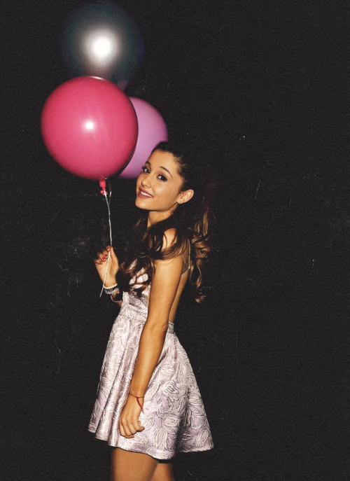 She reminds me of Mariah Carey and JoJo. She has fantastic vocals, I should say. #Ariana