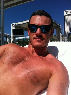 ginger-kicks:  Luke Evans - bulgewatch   I would happily marry Luke Evans 