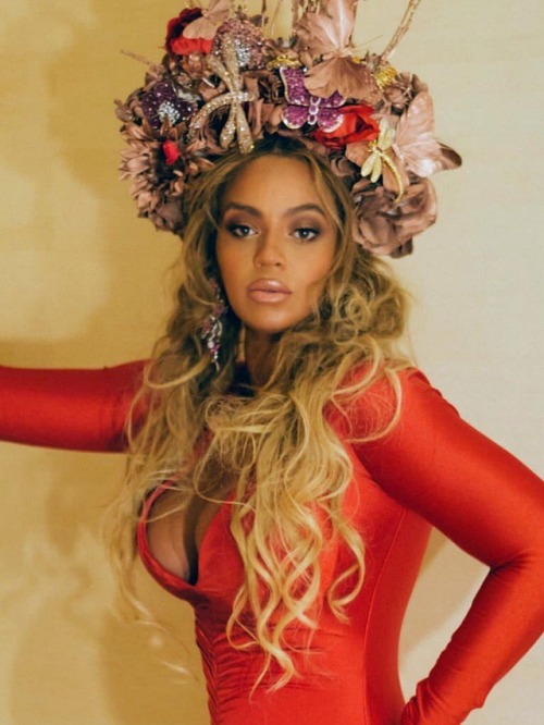 beyvenchy:BEYONCÉ + FLOWERS