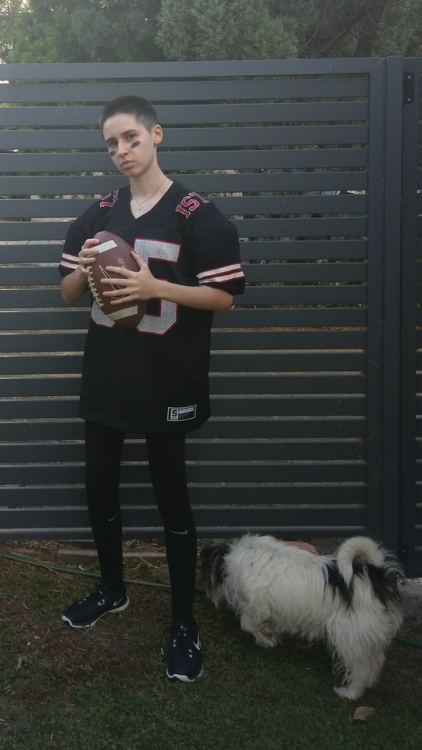 weirddyke:NFL FIRST LESBIAN QUARTERBACK