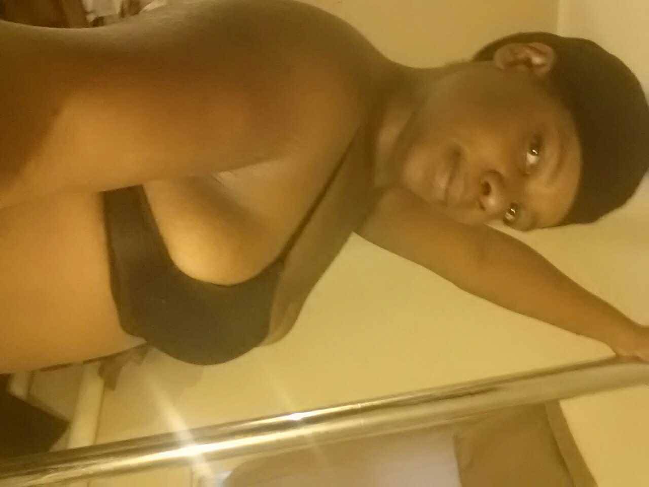 blackporndaily:  qui34:  Gud morning my freaks…fresh out the shower…black and
