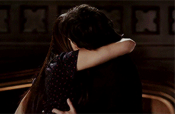 dailydelenagifs:   DE + kisses requested by anonymous 