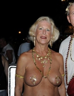 good-nude-moms:  http://shecougar.tumblr.com/