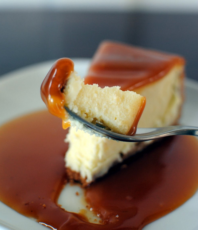 thecakebar:  White Chocolate Cheesecake with Caramel Glaze
