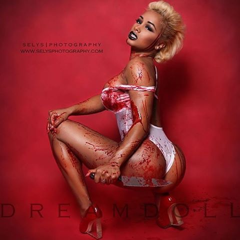 thecakemagazine:  Happy Halloween By @ladyselys  Model @dreamdoll__  @Thecakemagazine
