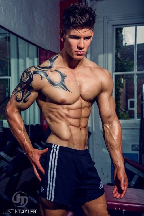 aussieguy696969:  wrangler09:  Luke Hayes by Justin Tayler  Follow me please www.aussieguy696969.tumblr.com/archive 