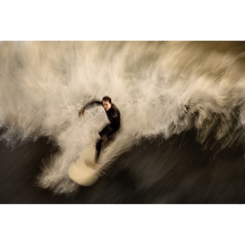 lostmurre:  Quinn-Vision.  aqsurf:  #nofilter just #speed and #light. #surfing #slowshutter #oc